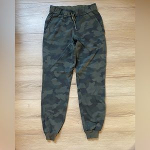 Lululemon Ready to Rulu High Rise Jogger (Size 4)